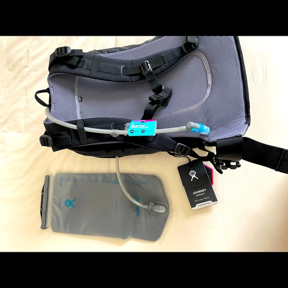 Hydro flask backpack - Picture 2 of 4